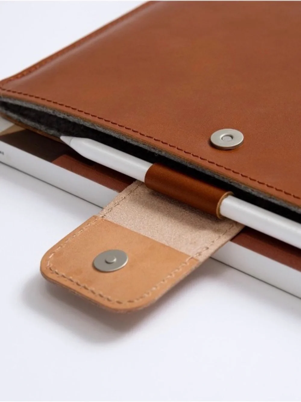 Leather iPad 13 Pro Sleeve